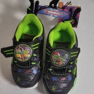 Kids Light-Up Shoes - Black and Green